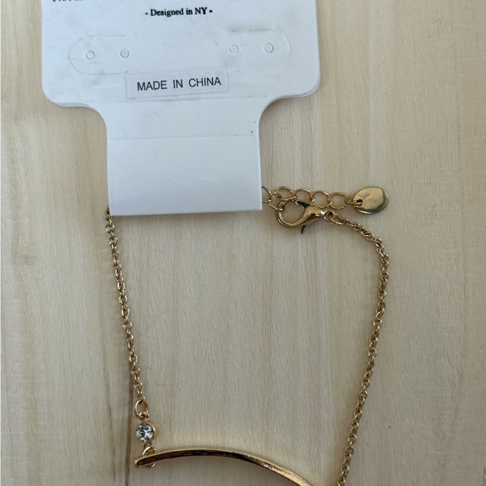 Chic Gold Necklace with Crystal Charm
